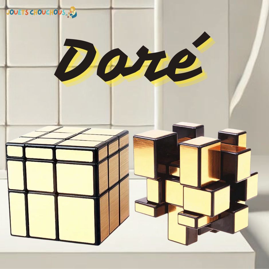 Deux casse tete cubes dorés, un classique et un déformé, avec le texte "Doré"