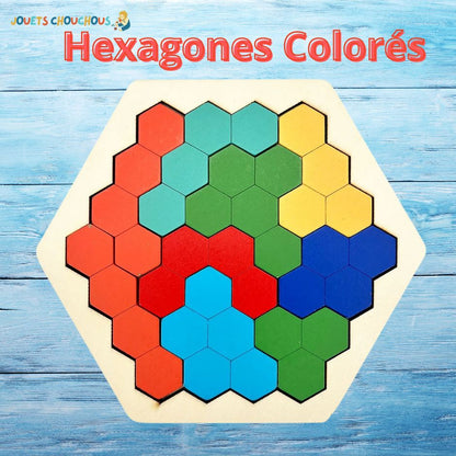 Casse Tete Puzzle hexagonal avec des pièces hexagonales colorées formant un motif, sur fond bleu. Texte "Hexagones Colorés".